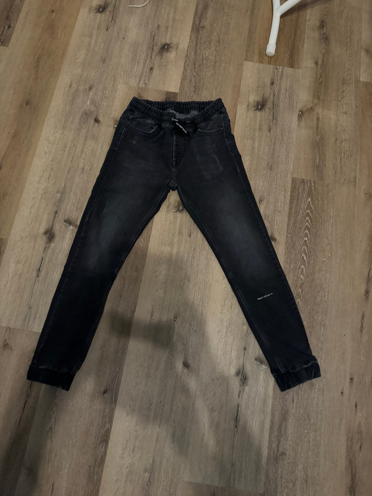 Daily Aesthetikz Jog Jeans Maat L - Goede Staat, Ophalen of Verzenden, Gedragen, Grijs, Overige jeansmaten
