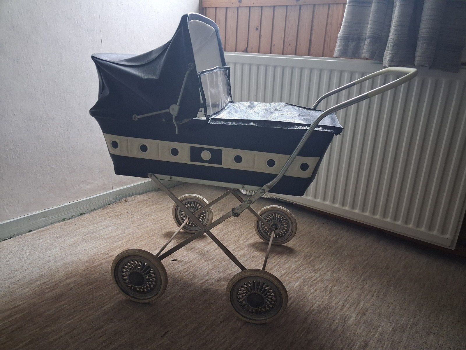 nostalgische / vintage oude poppenwagen, Ophalen