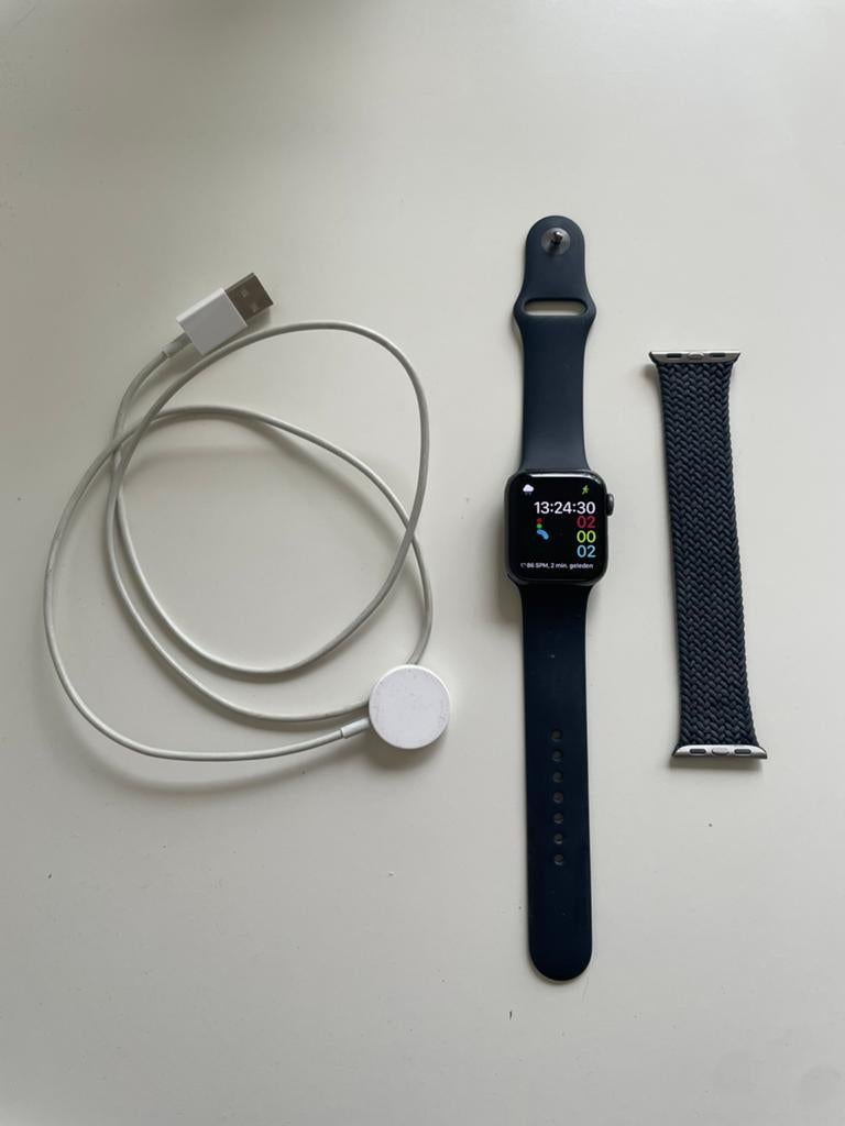 Apple Watch SE 40mm spacegray 2021, Sieraden, Tassen en Uiterlijk, Smartwatches, Ophalen, Zo goed als nieuw, Zwart, IOS
