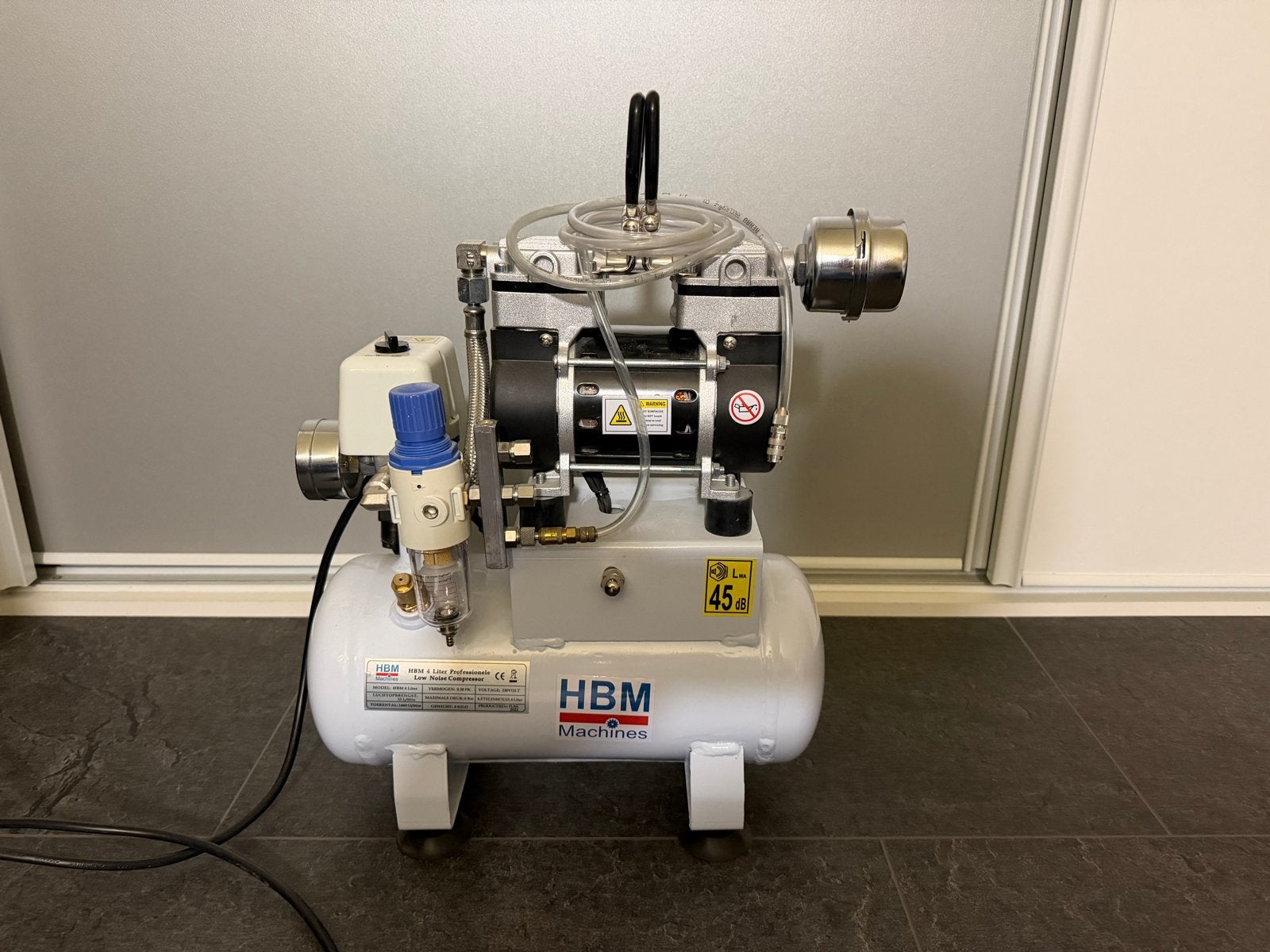 HBM 4 Liter Professionele Low Noise Compressor, Ophalen of Verzenden, Zo goed als nieuw, Minder dan 200 liter/min, Geluidgedempt