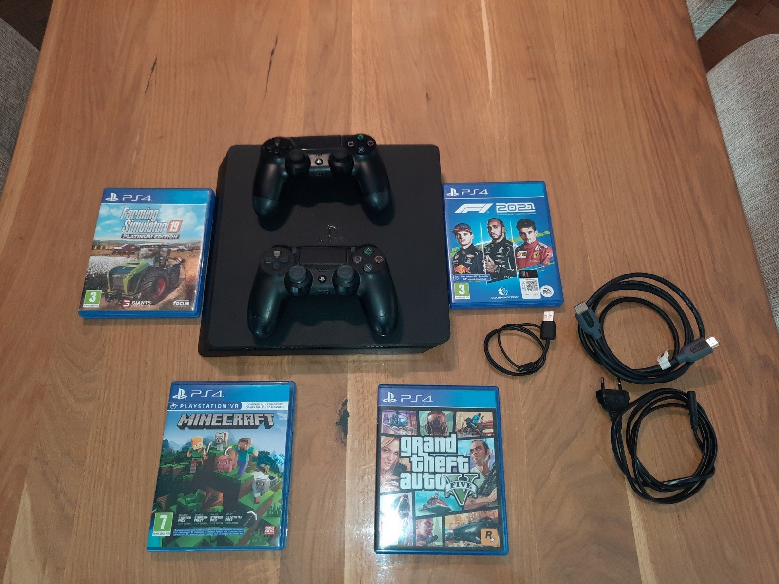 Playstation 4, Spelcomputers en Games, Spelcomputers | Sony PlayStation 4, Zo goed als nieuw, Original, Met 2 controllers, Met games