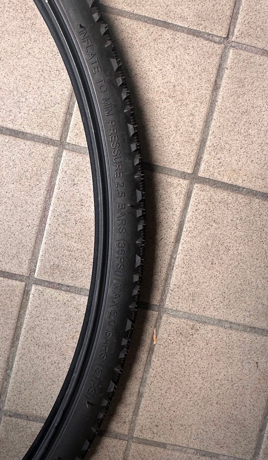 Btwin 700x32 gravel, Ophalen, Gebruikt, Band, Gravelbike