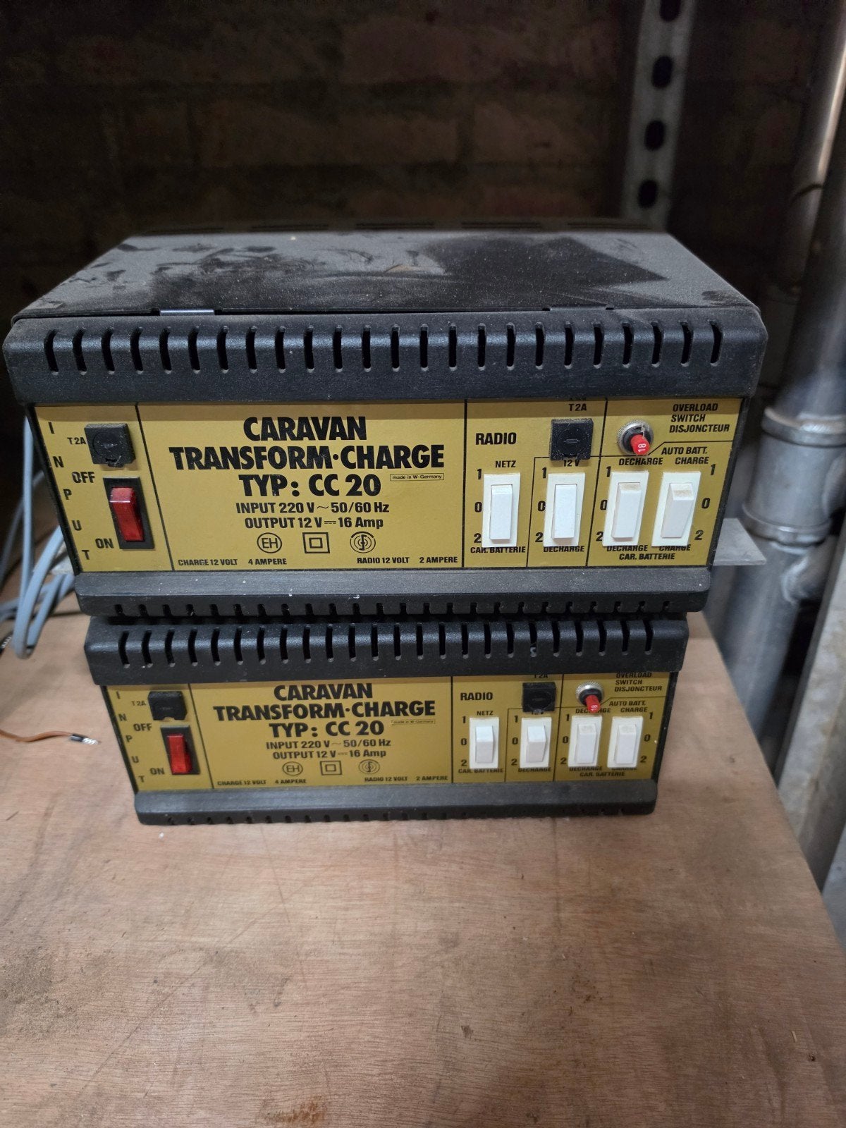2 x acculader omvormer orgineel uit constructam caravan, Ophalen, Gebruikt