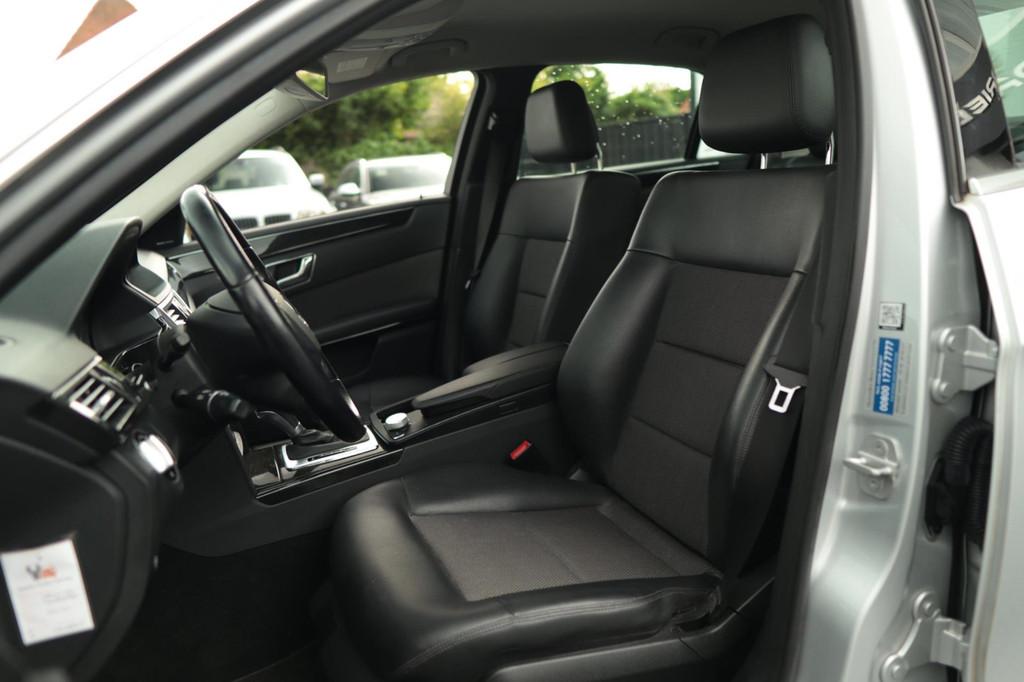 Mercedes-Benz E-klasse 250 CGI Avantgarde|Automaat|Trekhaak|, Auto's, Euro 5, Achterwielaandrijving, Gebruikt, 4 cilinders