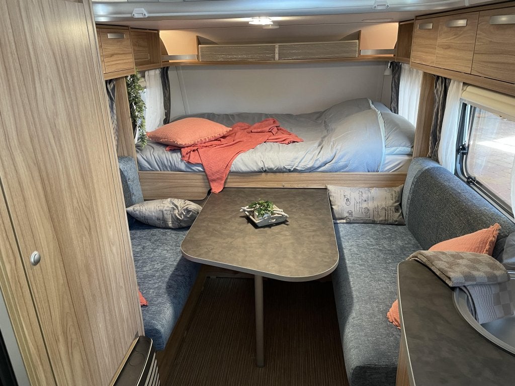Eriba Feeling 515 Stapelbed, Standaardzit, Dwarsbed, Bedrijf, Schokbreker