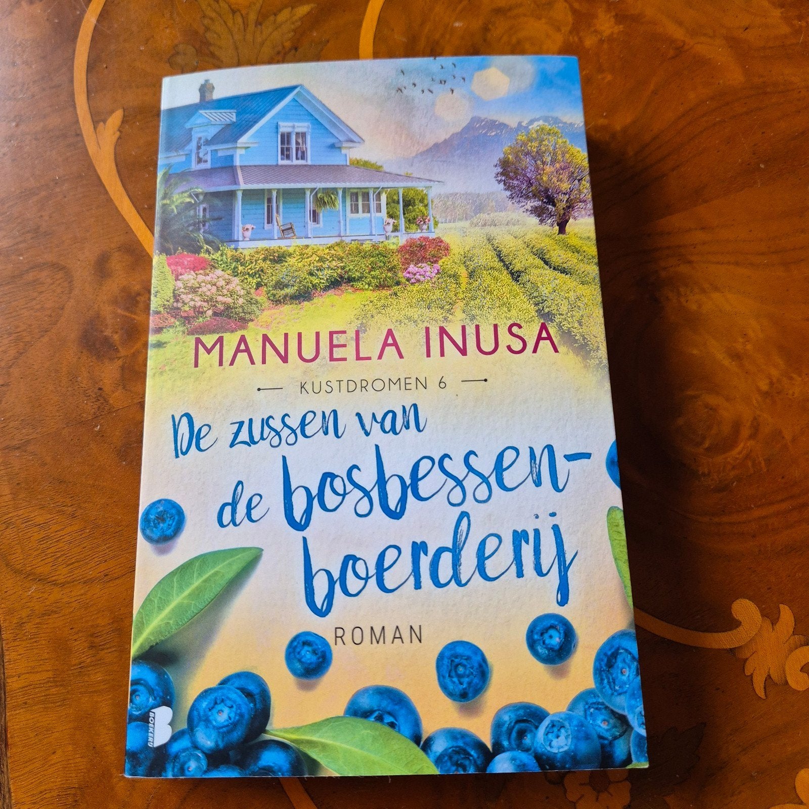 De zussen van de bosbessenboerderij, Ophalen of Verzenden, Zo goed als nieuw, Manuela Inusa