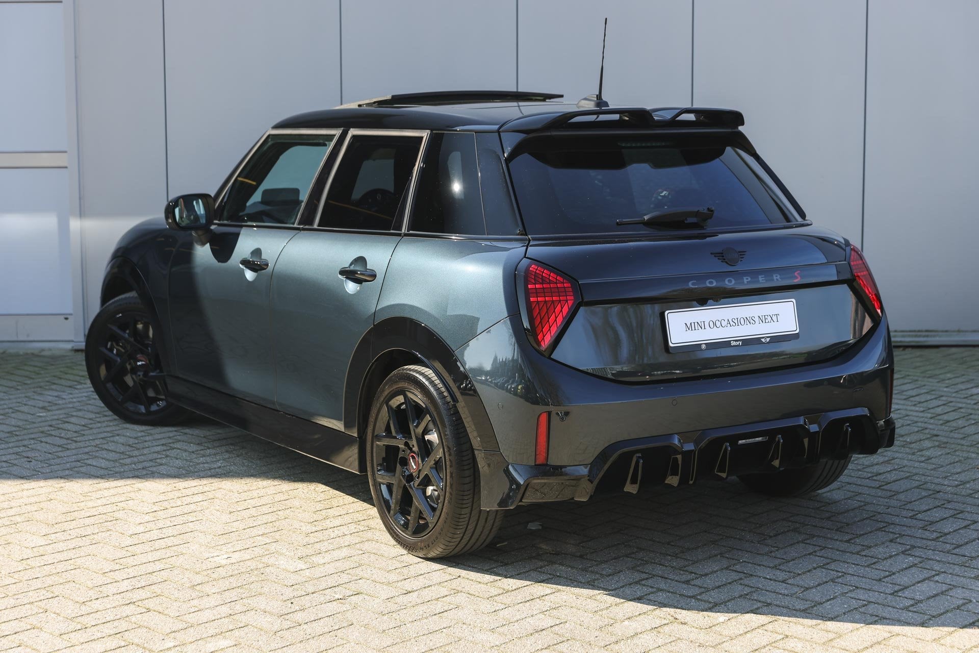 MINI Hatchback Cooper S JCW Automaat / John Cooper Works / P, Auto's, Stof, 4 cilinders, Met garantie (alle), Origineel Nederlands