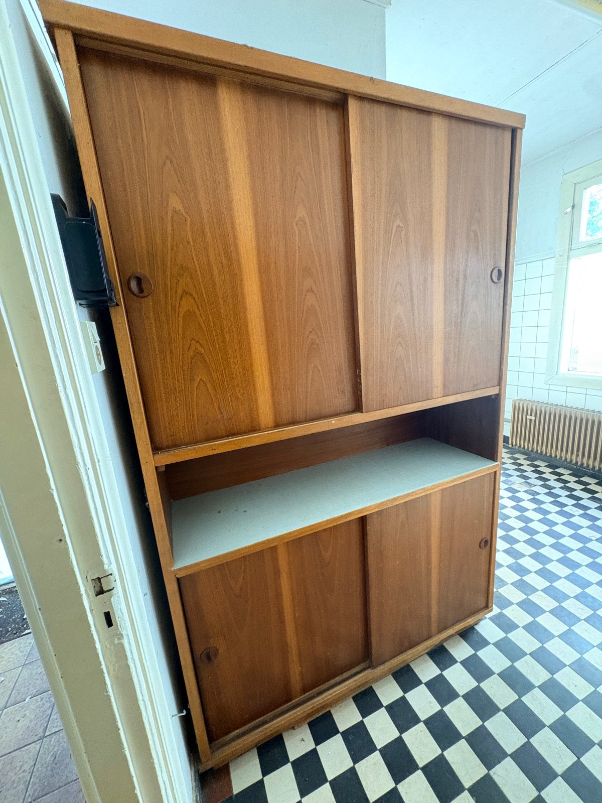 Vintage Teakhouten Kast met Schuifdeuren, Huis en Inrichting, Kasten | Boekenkasten, Ophalen, Gebruikt, Teakhout, 50 tot 100 cm