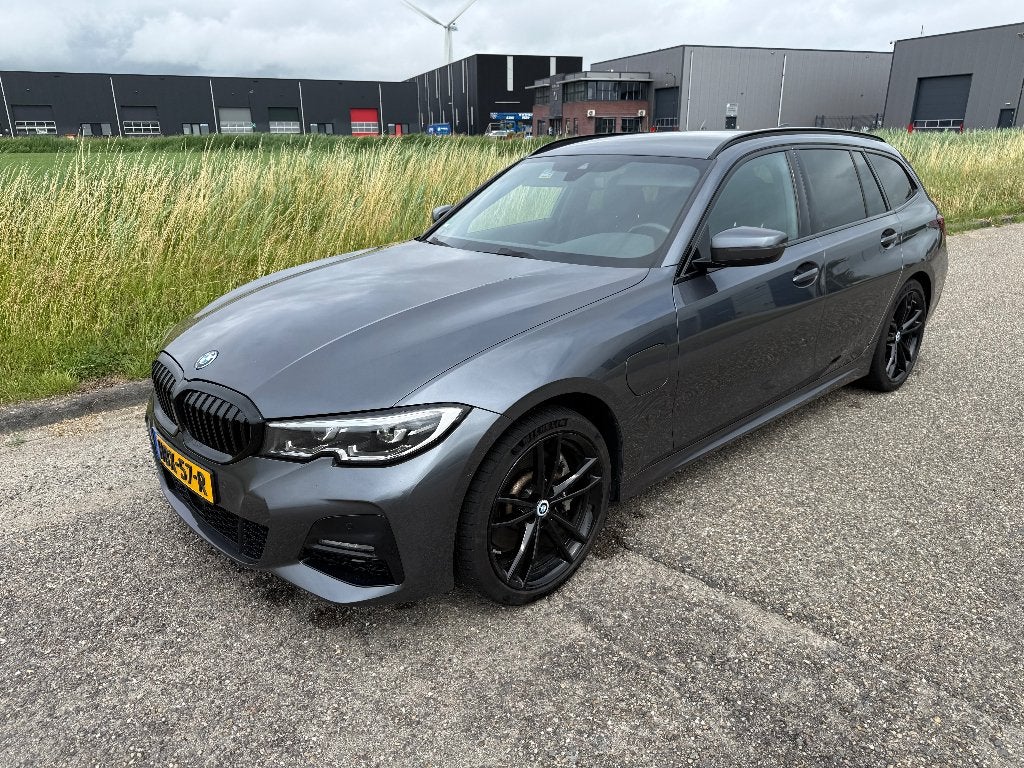 BMW 330e Touring M-Sport | ACC | HiFi | 19” | Stuurverwarm., Auto's, Automaat, 1998 cc, Achterwielaandrijving, Zwart