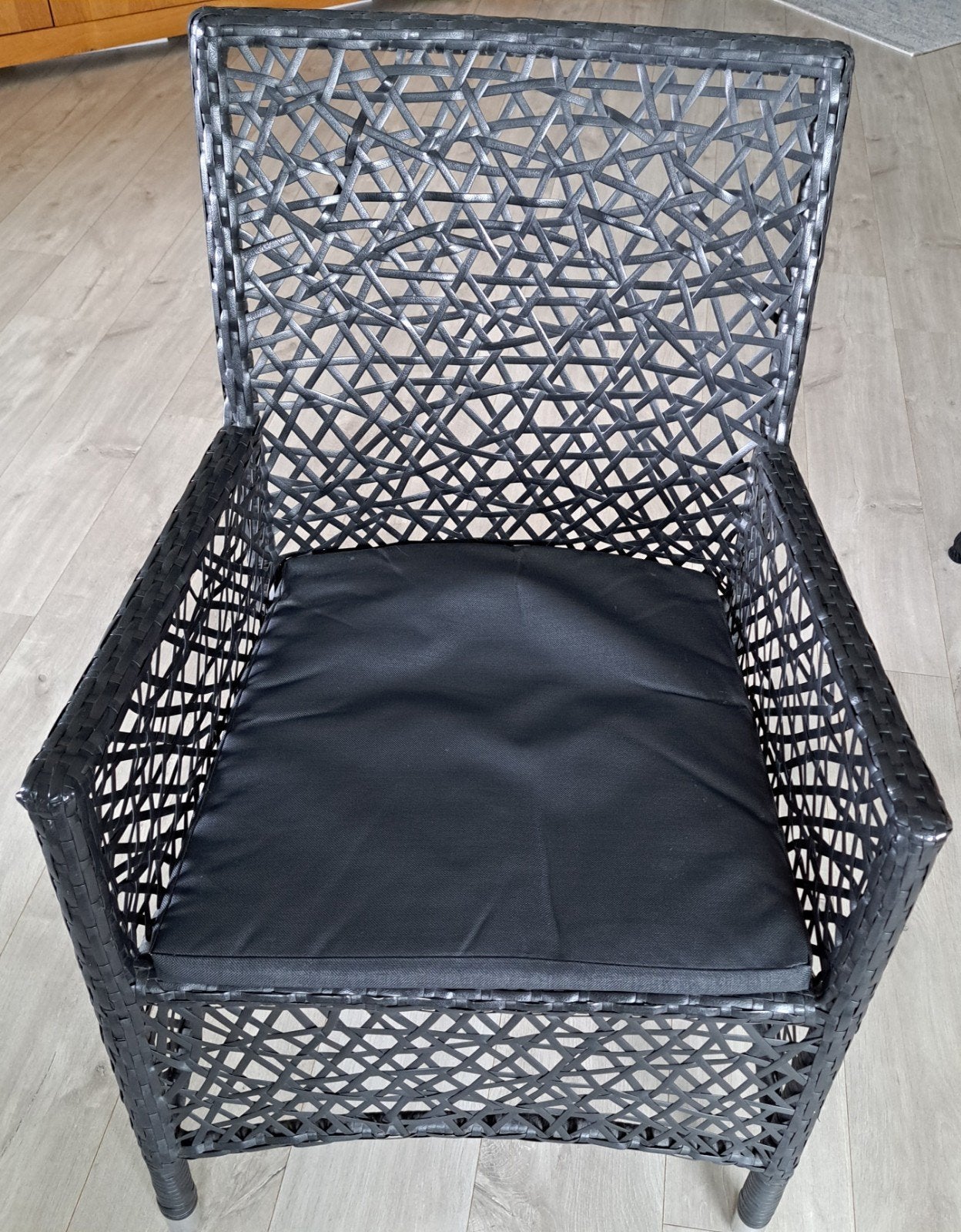 Zwarte Wicker Tuinstoel met Kussen, Tuin en Terras, Tuinstoelen, Ophalen of Verzenden, Gebruikt, Wicker