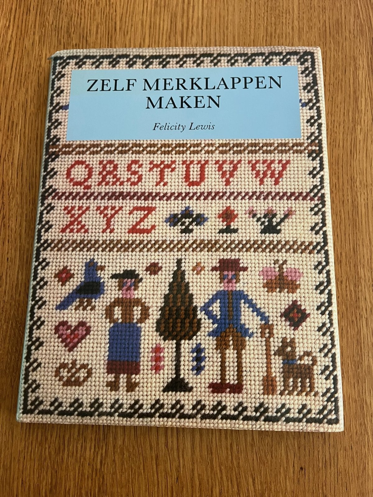 Zelf Merklappen Maken - Felicity Lewis, Ophalen of Verzenden, Zo goed als nieuw, Borduren en Naaien
