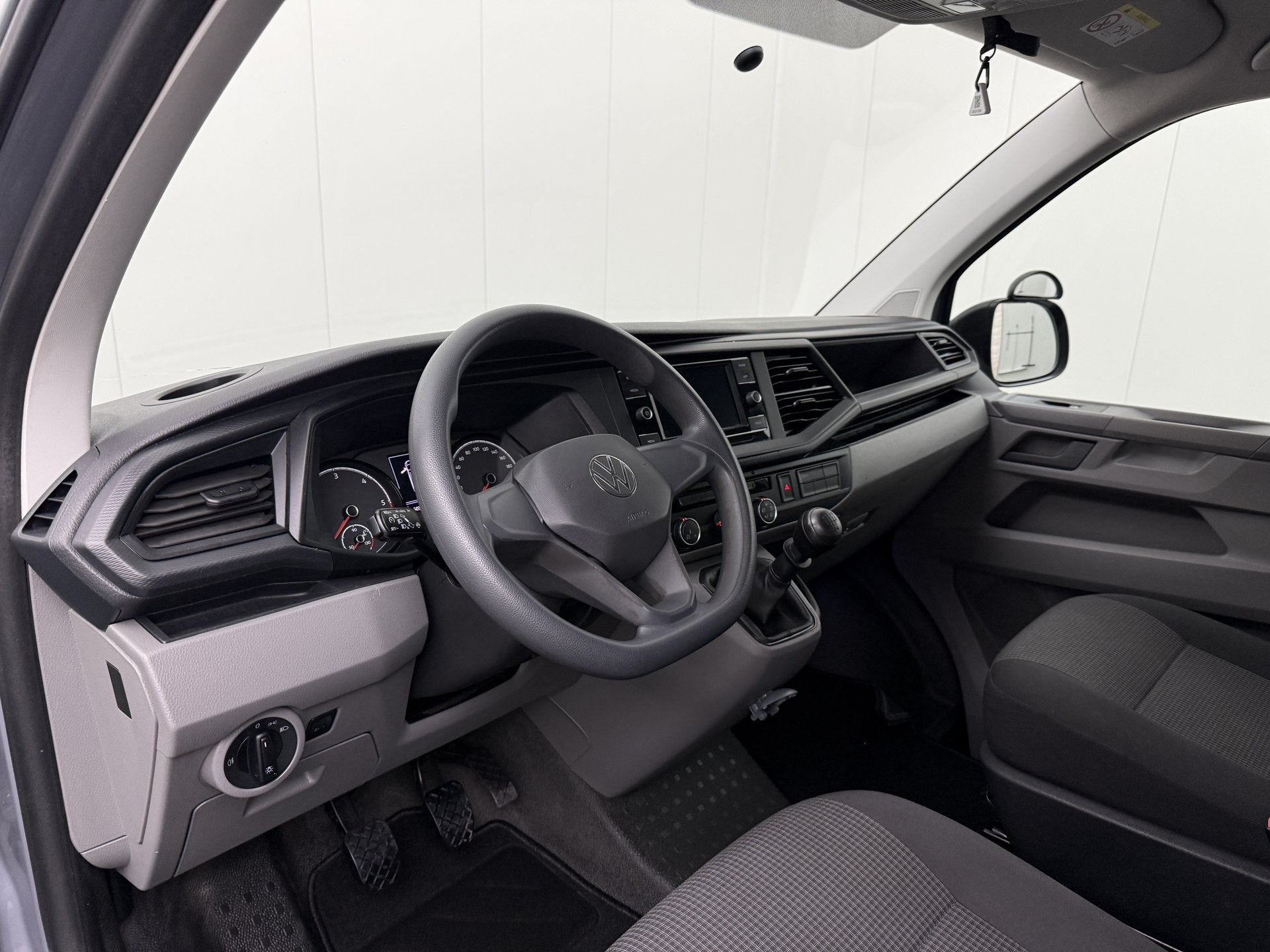 Volkswagen Transporter 2.0TDI Grey Edition | Achterdeuren |, Voorwielaandrijving, Dealer onderhouden, Stof, Gebruikt