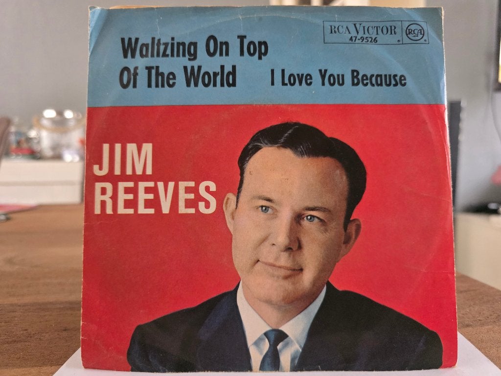 7" Single Jim Reeves - Waltzing On Top Of The World / I Love, Gebruikt, 7 inch, Ophalen of Verzenden, Pop
