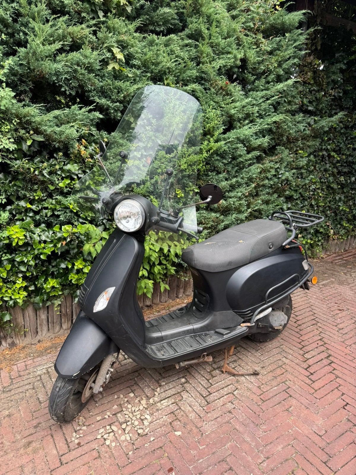 Riya scooter 2018 – Niet werkend – Opknapper of onderdelen, Fietsen en Brommers, Snorfietsen en Snorscooters, Gebruikt, Benzine
