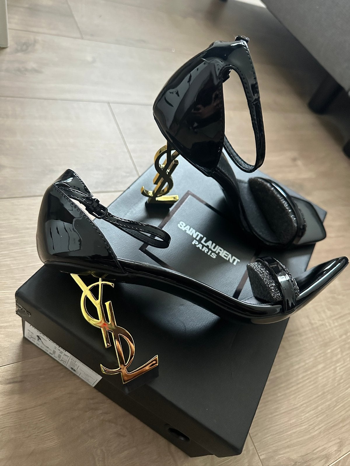 YSL OPYUM zwart met gouden hakken maat 39 NIEUW €95, Zwart, Nieuw, Ophalen of Verzenden, Schoenen met hoge hakken