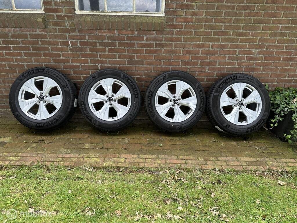 Nieuwe Volvo XC60 18" 5-spaaks Glossy Silver wielen Michelin, Auto-onderdelen, Banden en Velgen, Ophalen, 18 inch, Banden en Velgen
