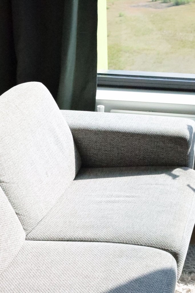 Gratis grijze 2-zitsbank – 197x87 cm – ophalen, Huis en Inrichting, Banken | Bankstellen, Ophalen, Gebruikt, 150 tot 200 cm, Tweepersoons