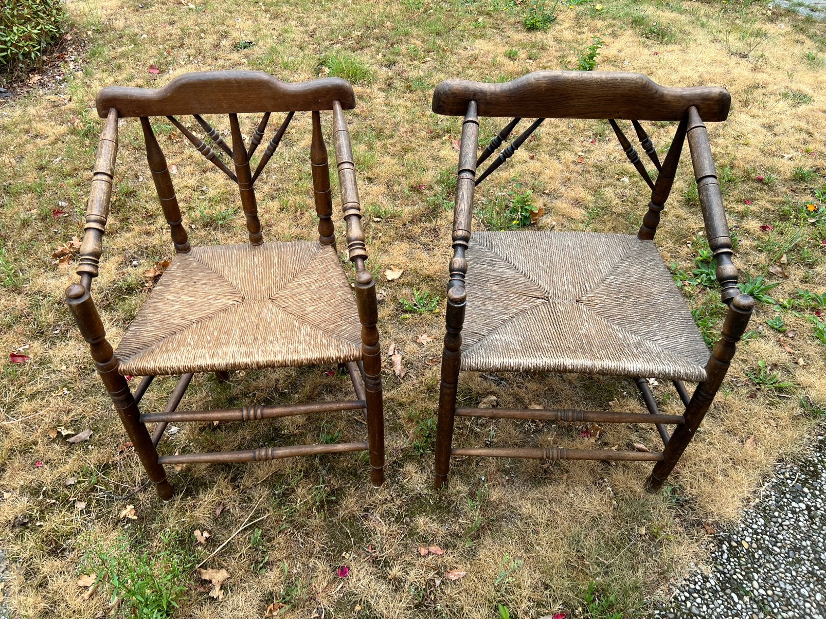 Te Koop : Twee Antieke Stoeltjes Stoelen Knoop Dames & Heren, Ophalen