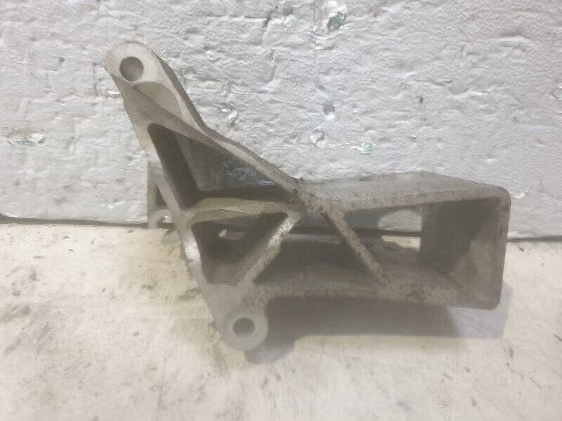 VERSNELLINGSBAKSTEUN ACHTER automaat V70 (SW) (8666261), Gebruikt, Info@volvocars.com, Ophalen of Verzenden, Volvo
