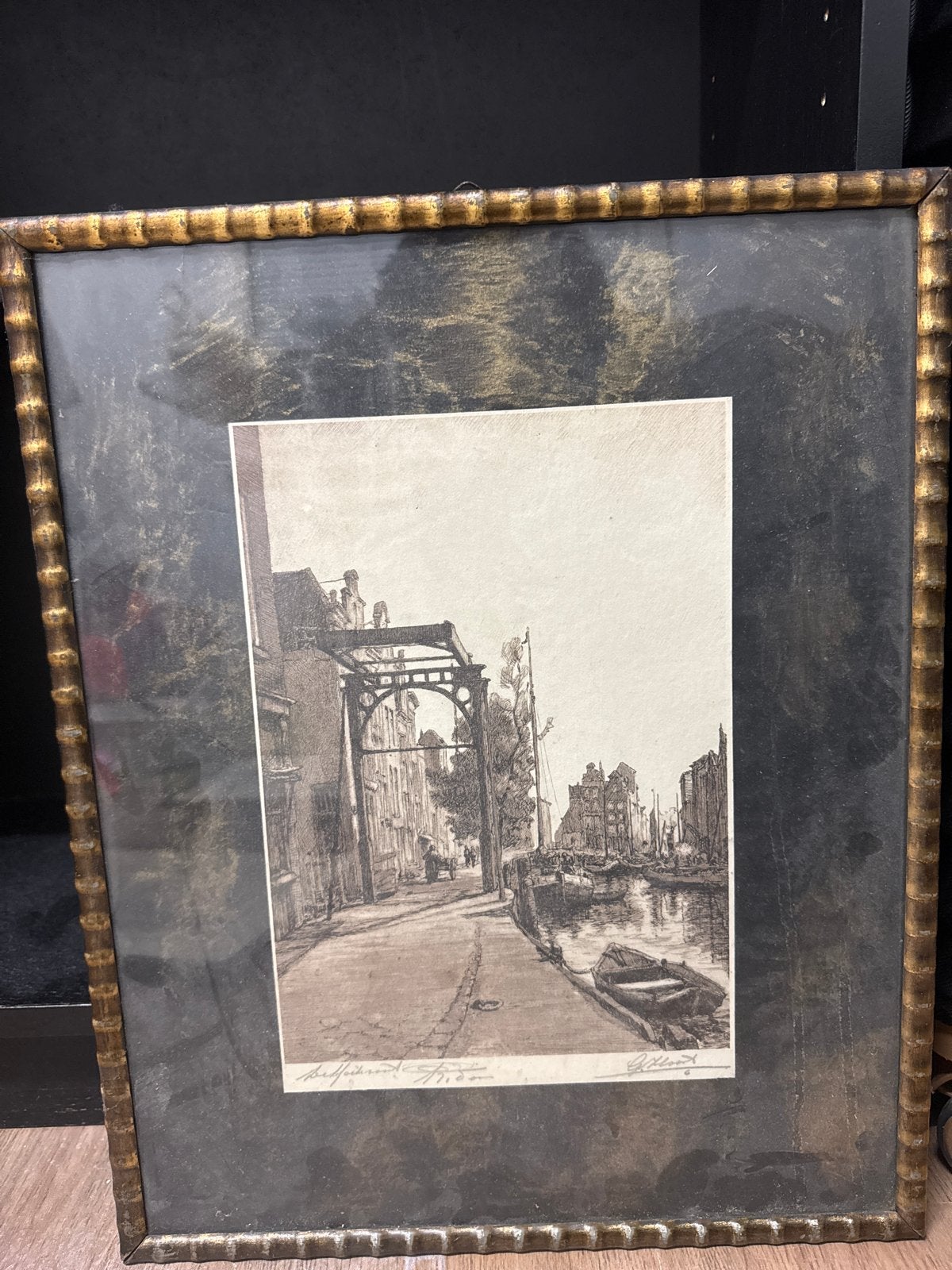 Oude ets van Amsterdamse gracht met brug en boot, Antiek en Kunst, Ets, Stadsgezicht, Ophalen of Verzenden, Gesigneerd