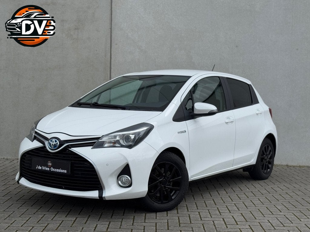 Toyota Yaris 1.5 Hybrid Aspiration LMV CR CTR CAMERA PDC, 1497 cc, 4 cilinders, Automatische klimaatregeling, Wit