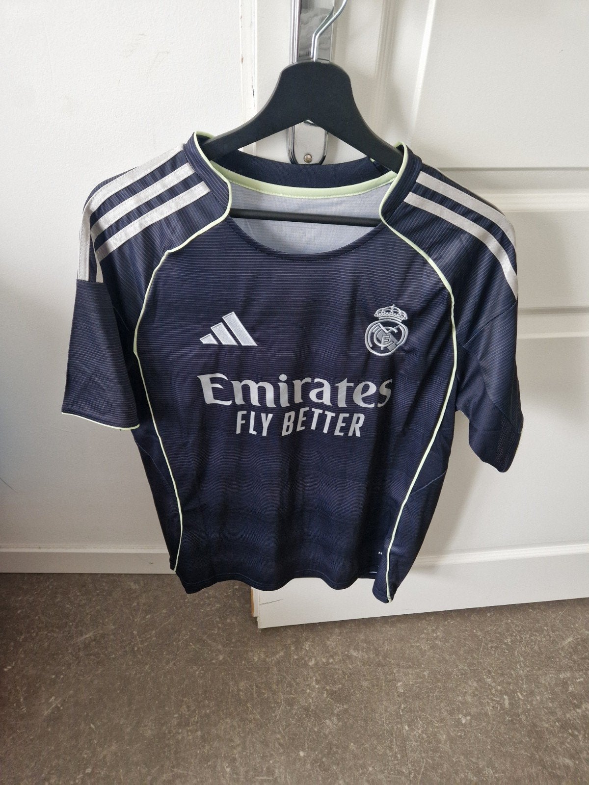 Real Madrid origineel shirt 2025/2026 maat M nieuw, Ophalen of Verzenden, Nieuw, Shirt