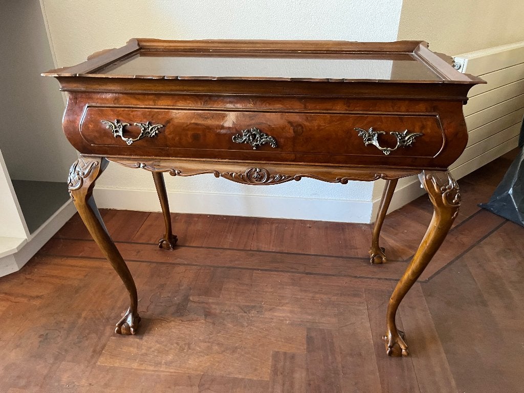 Klassiek kastje/tafeltje notenhout, Ophalen