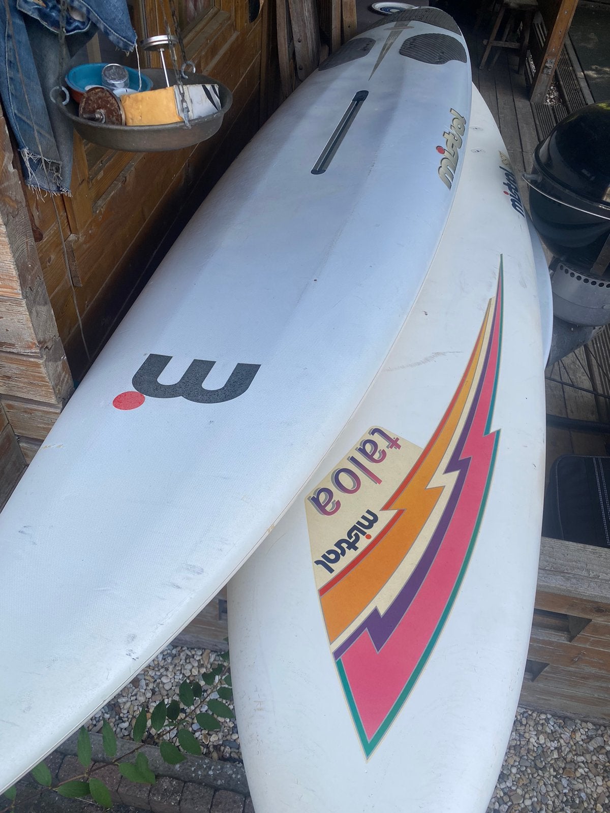 Gratis twee mistral surfplanken kratje bier welkom, Watersport en Boten, Windsurfen, Ophalen, Zo goed als nieuw, Plank