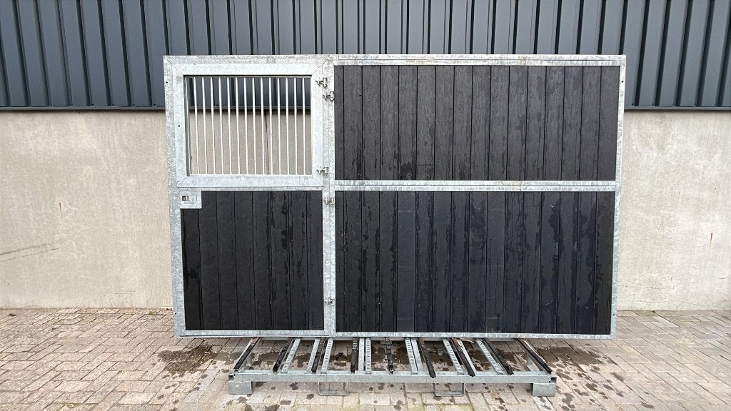 Buitenstal voorwand met draaideur | 3500 x 2200 mm, Weidegang, 4 paarden of pony's of meer