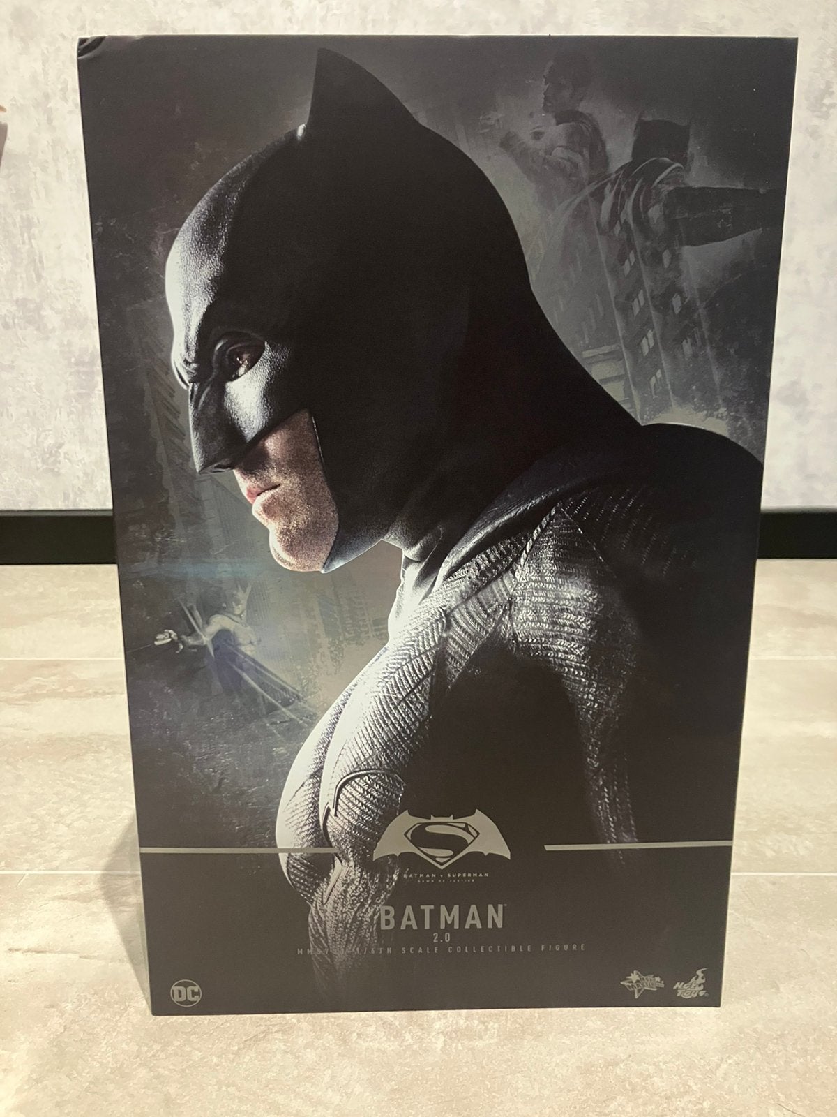 Hot Toys Batman MMS731 2.0 versie, Verzamelen, Ophalen of Verzenden, Zo goed als nieuw