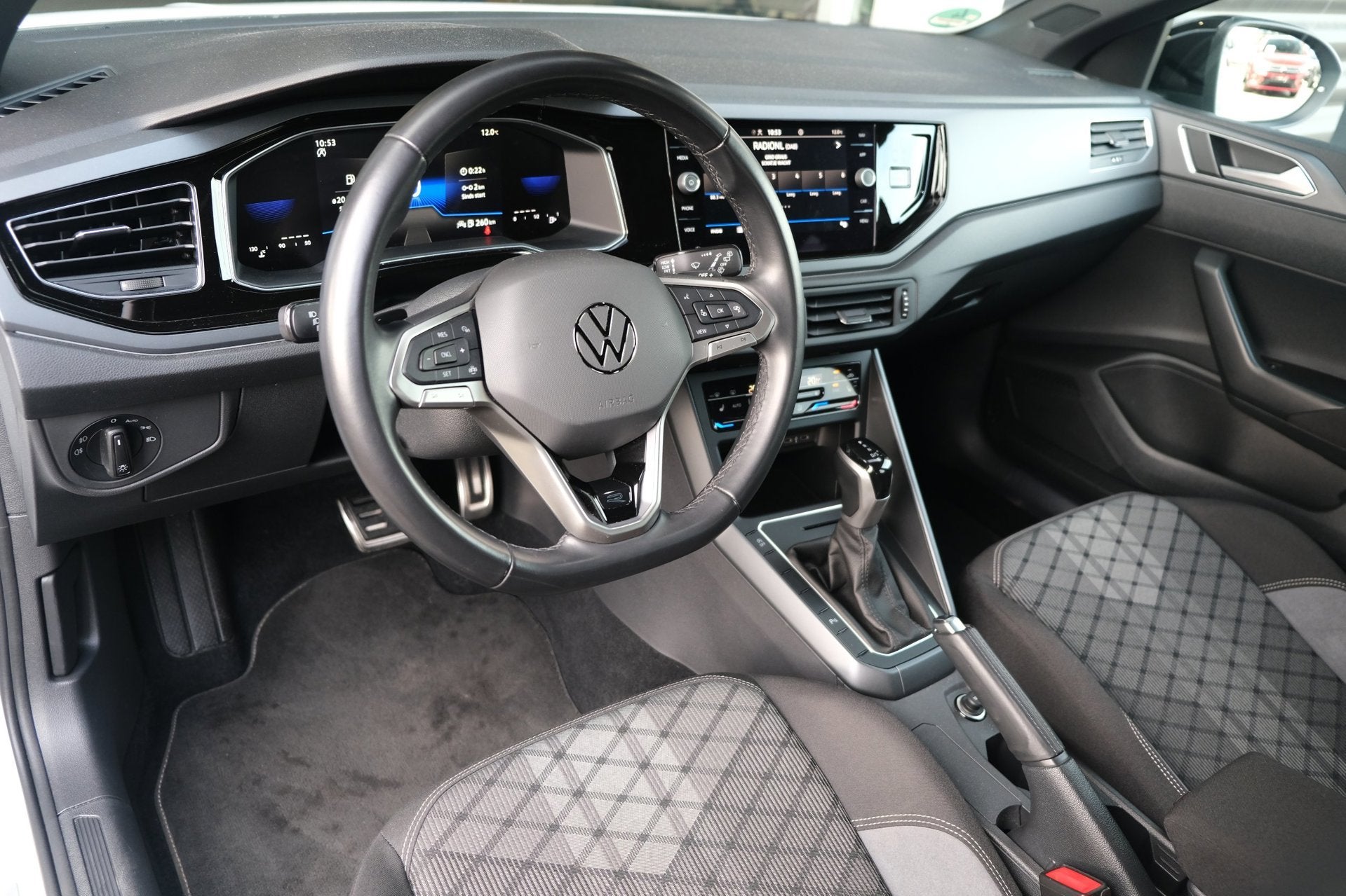 Volkswagen Taigo 1.0 TSI 2x R-Line 110PK DSG Black Style IQ, Gebruikt, Wit, Origineel Nederlands, Bedrijf