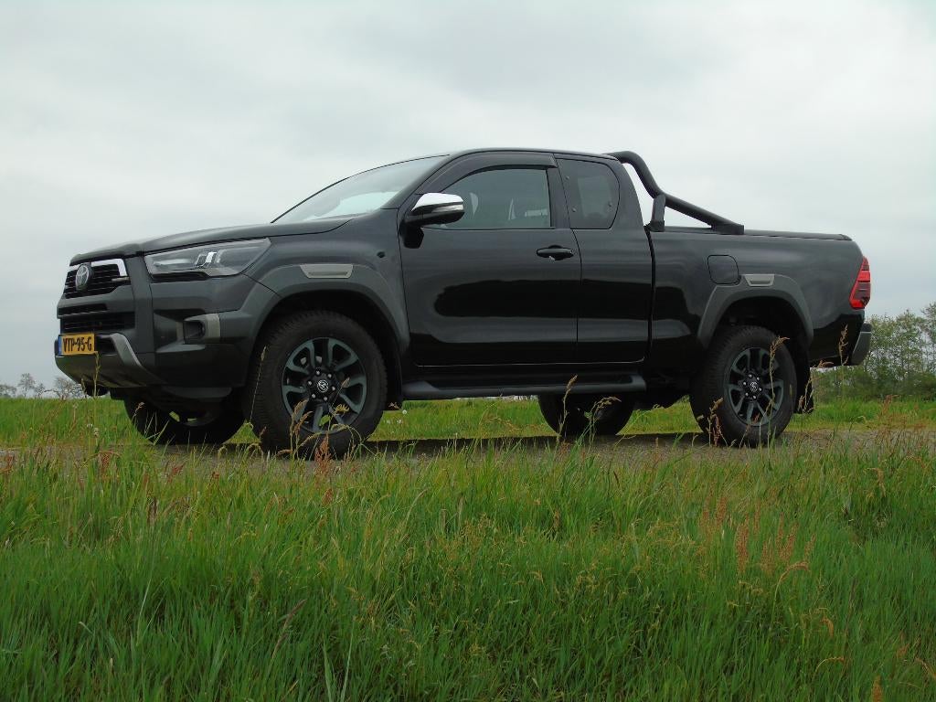 Toyota Hilux 2.8D4-D Invincible automaat, Automaat, 4 cilinders, 2065 kg, Zwart