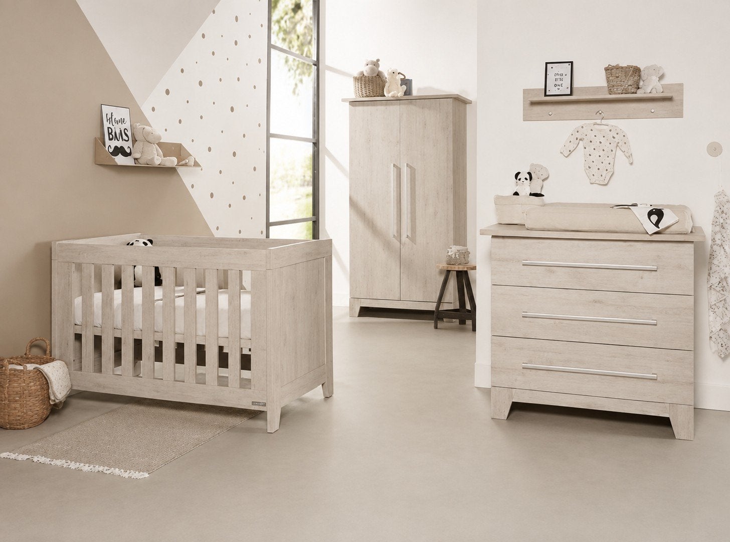 Complete babykamer Interbaby London: Ledikant, Commode, Kast, Ophalen, Zo goed als nieuw, Jongetje of Meisje