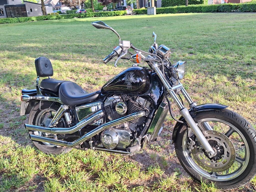 Honda Shadow VT 1100 uit 1988 - Klassieke Chopper, Cardan-aandrijving, 2 cilinders, Chopper, Gebruikt