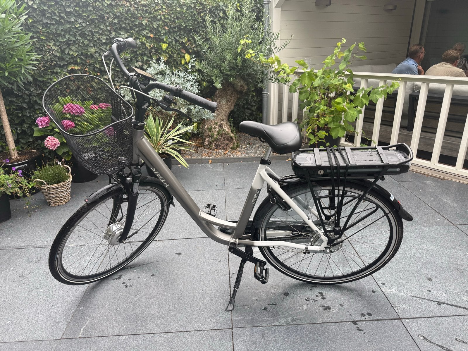 Stella  elektrische fiets met mand en 1683 km op de teller, Gebruikt, 51 tot 55 cm, 50 km per accu of meer, Ophalen