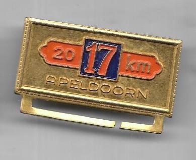 APELDOORN GROTE BROCHE SPELD MEDAILLE 20  17 KM, Verzamelen, Verzenden, Gebruikt, Stad of Land, Speldje of Pin