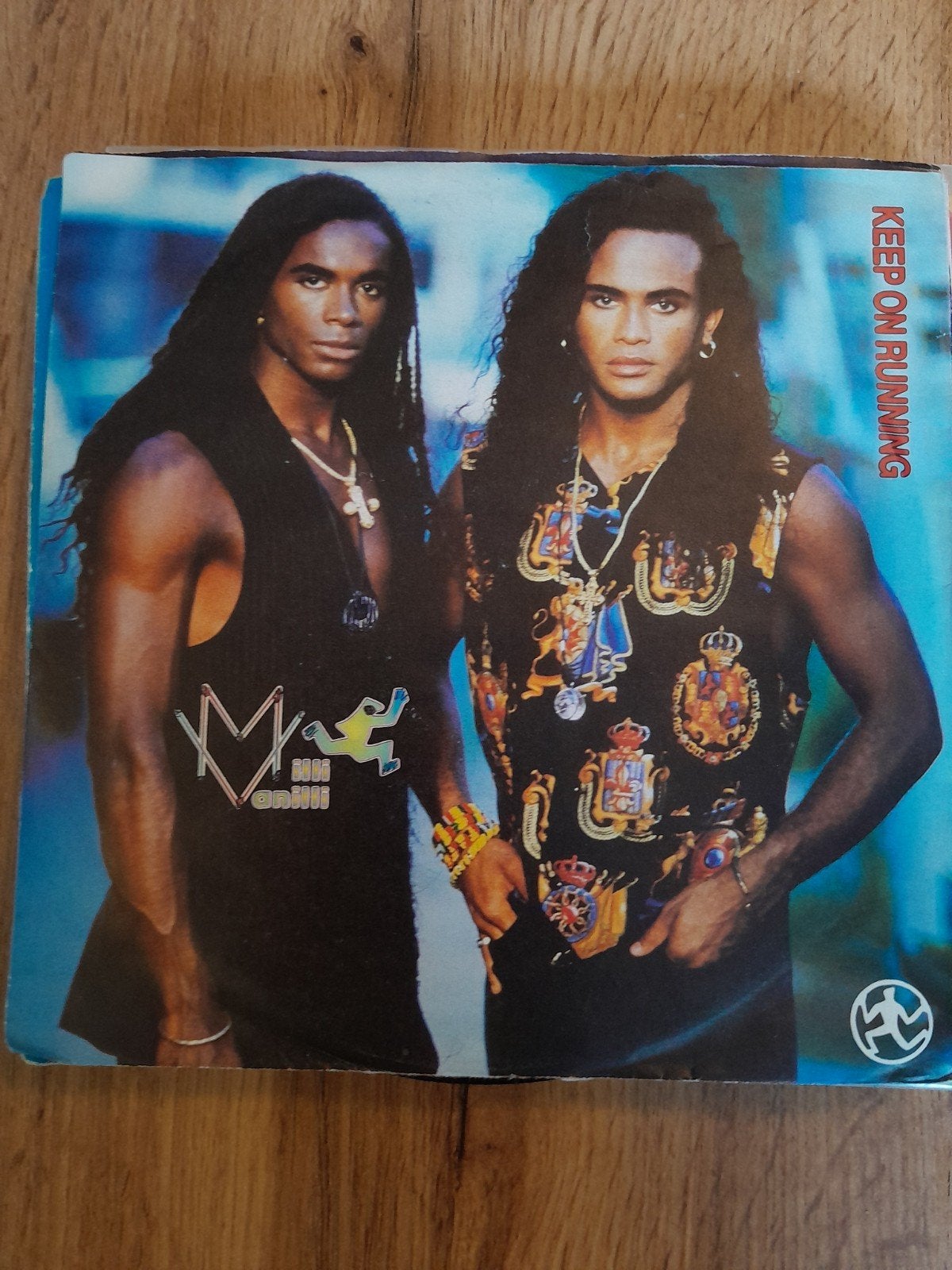 Milli vanilli 7inch keep on running, Ophalen of Verzenden