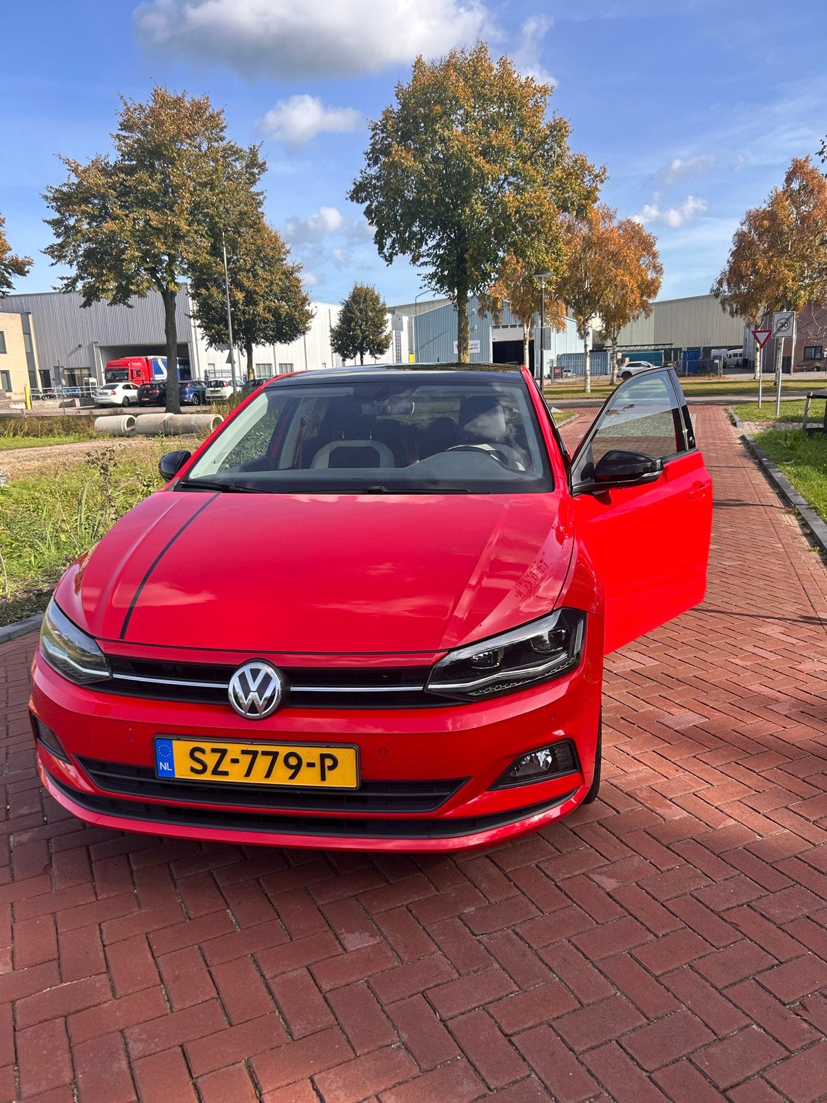 Volkswagen Polo 1.0 TSI 70KW 5D 2018 Rood, Voorwielaandrijving, 40 €/maand, Leder en Stof, Origineel Nederlands