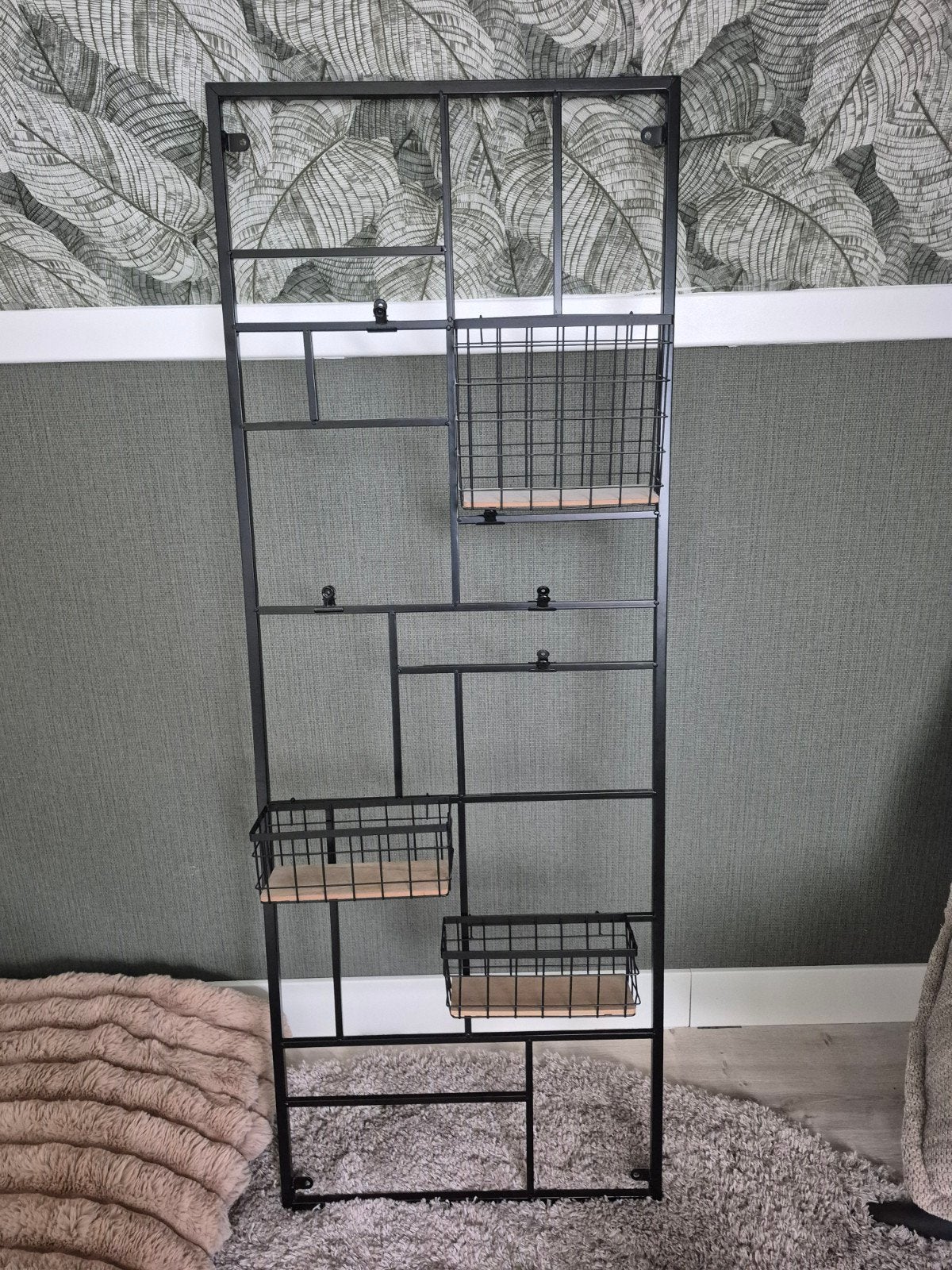 Zwart metalen wandrek met houten mandjes 150x55 cm, Ophalen, Zo goed als nieuw