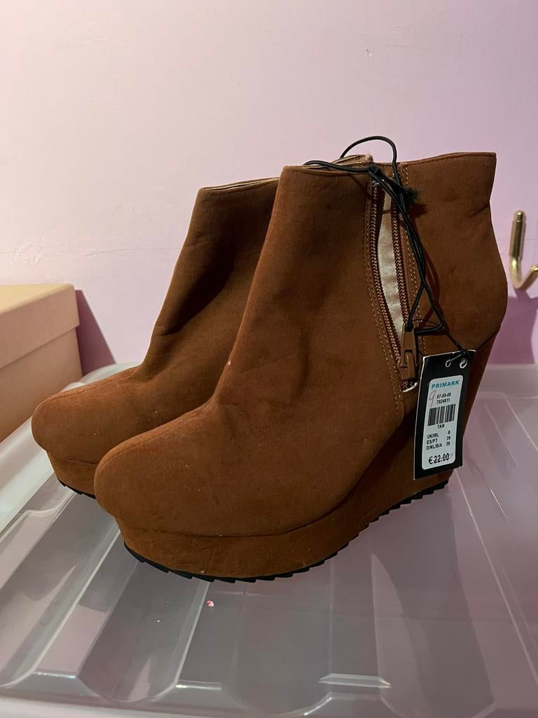 Wedges / hakken - bruin - nieuw - 39, Kleding | Dames, Schoenen, Bruin, Verzenden, Nieuw, Schoenen met hoge hakken
