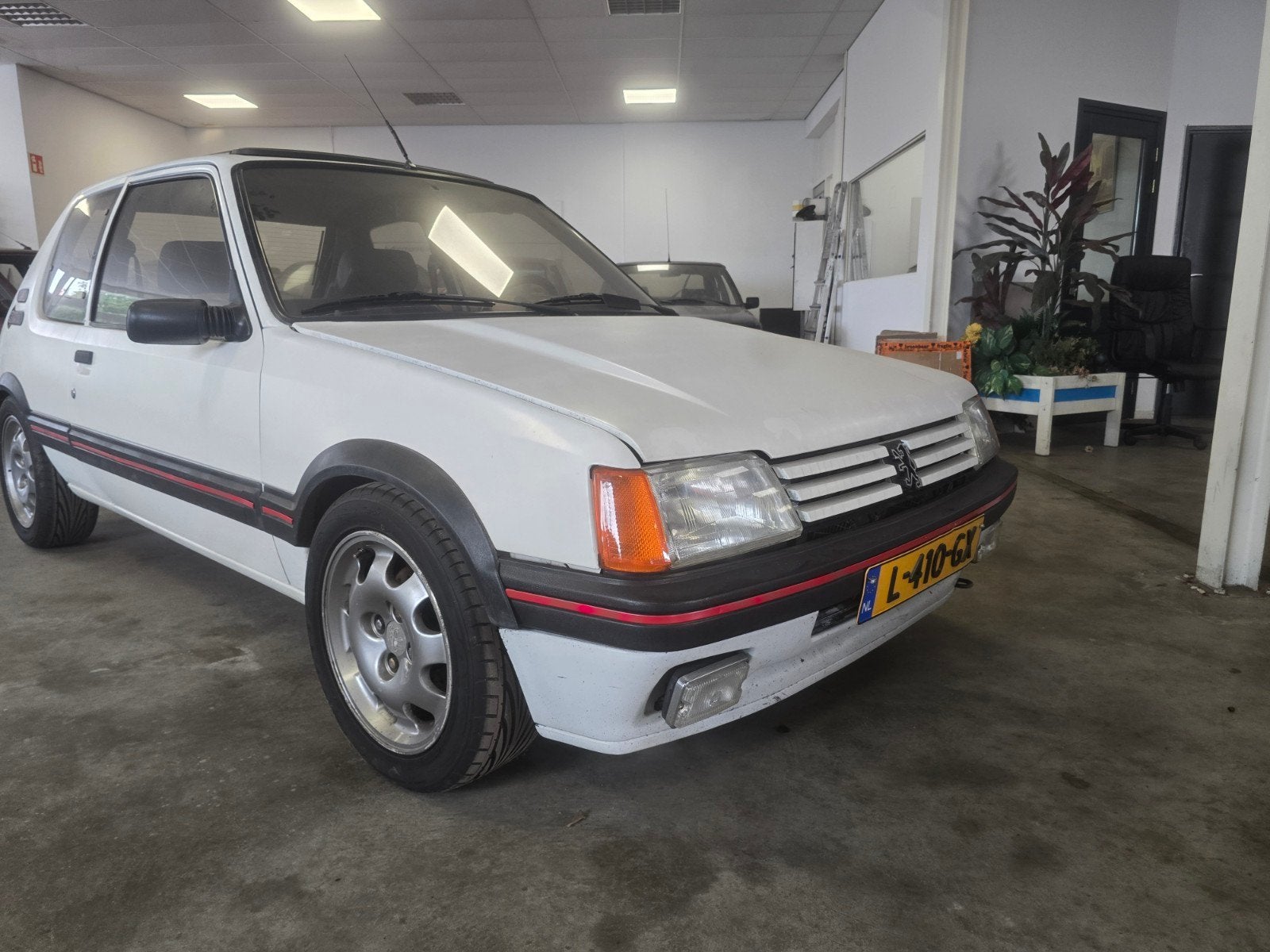 Peugeot 205 gti project Auto. lees text goed!, foto 6