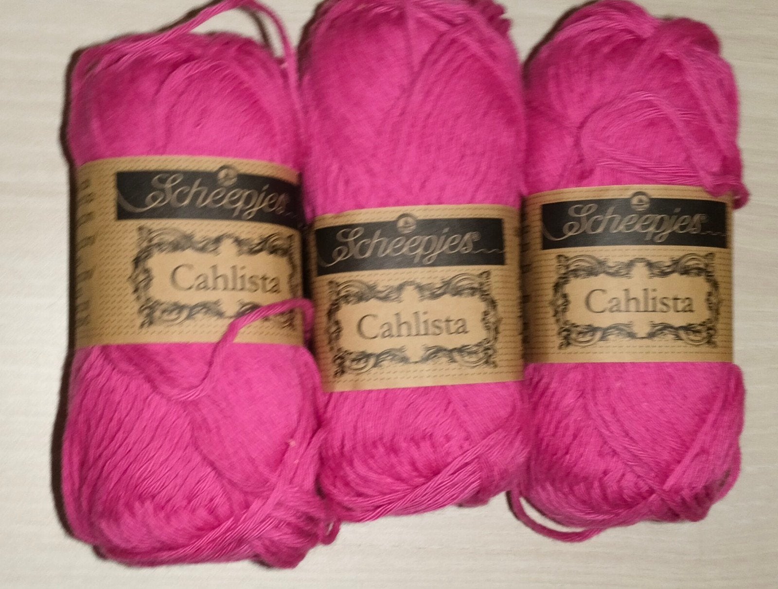 3 bollen Scheepjes Cahlista 114 Shocking Pink, Ophalen of Verzenden, Zo goed als nieuw, Wol of Garen