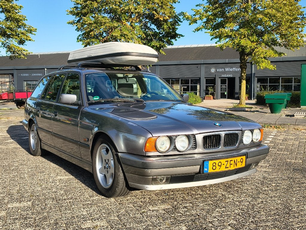 BMW 520i Touring E34 | dubbel schuifdak | APK tot 05-2027, Auto's, Stof, 150 pk, Stationwagon, Handgeschakeld