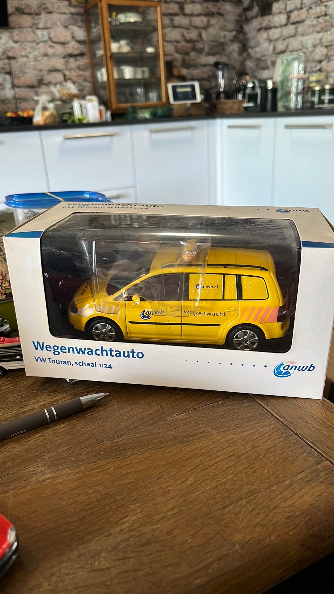 VW Touran schaal 1/24 ANWB wegenwacht nieuw in de verpakking, Hobby en Vrije tijd, Modelauto's | 1:24, Ophalen of Verzenden, Nieuw