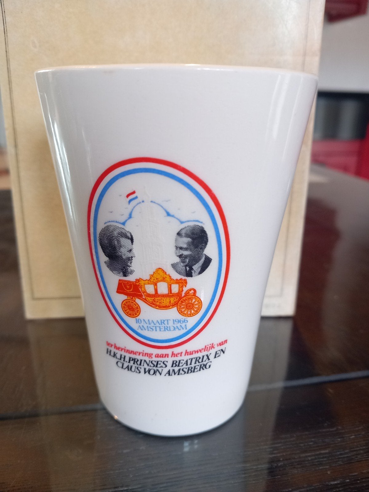 Huwelijksbeker Prinses Beatrix & Claus 1966, Ophalen