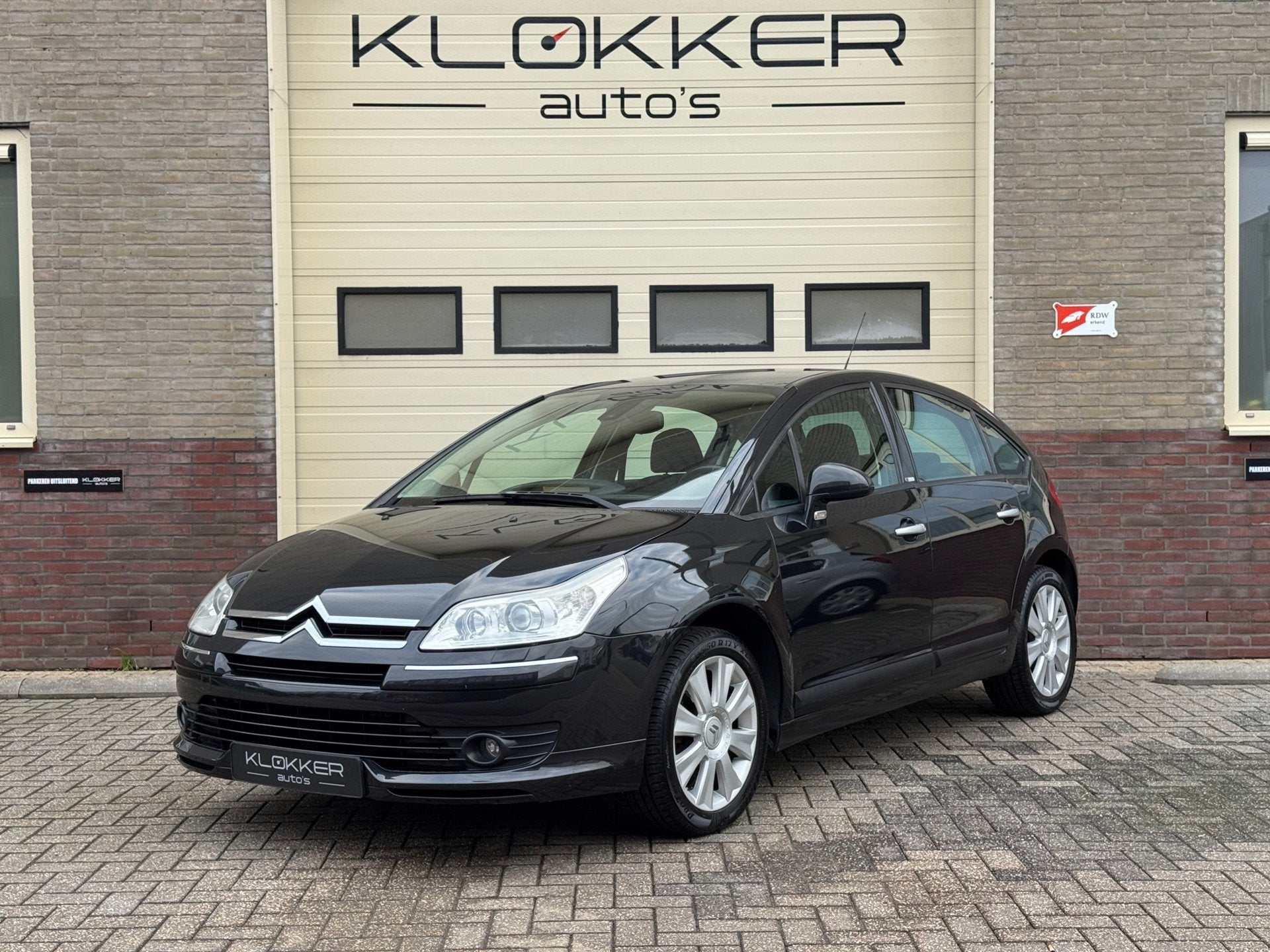 Citroen C4 2.0-16V Exclusive Topstaat|APK 10-2027|JBL|Carpla, Auto's, Stof, Zwart, 4 cilinders, Zwart