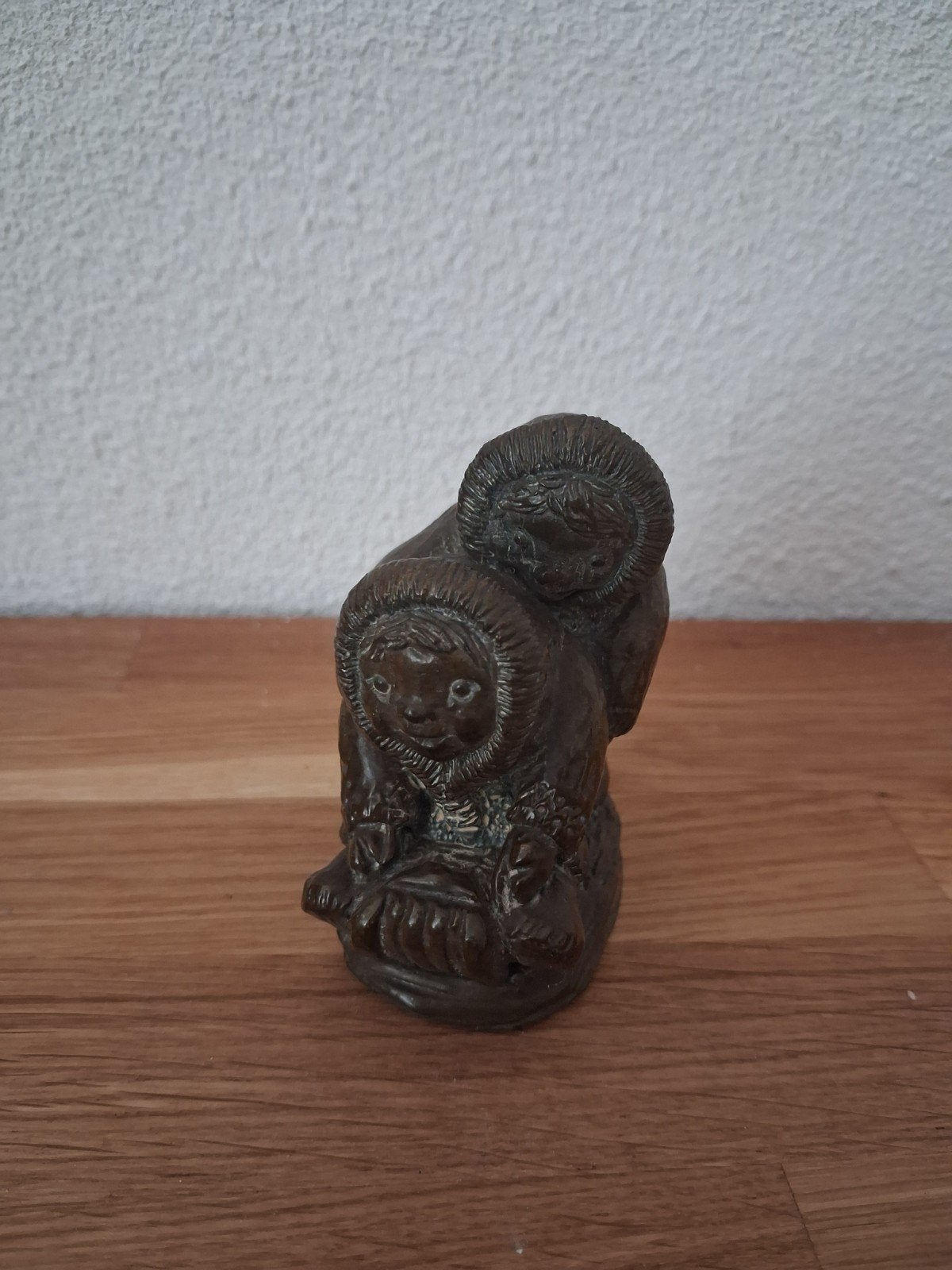 Vintage Inuit Eskimo Beeldje - Moeder en Kind, Minder dan 20 cm, Natuurlijk materiaal, Ophalen of Verzenden, Handgemaakt