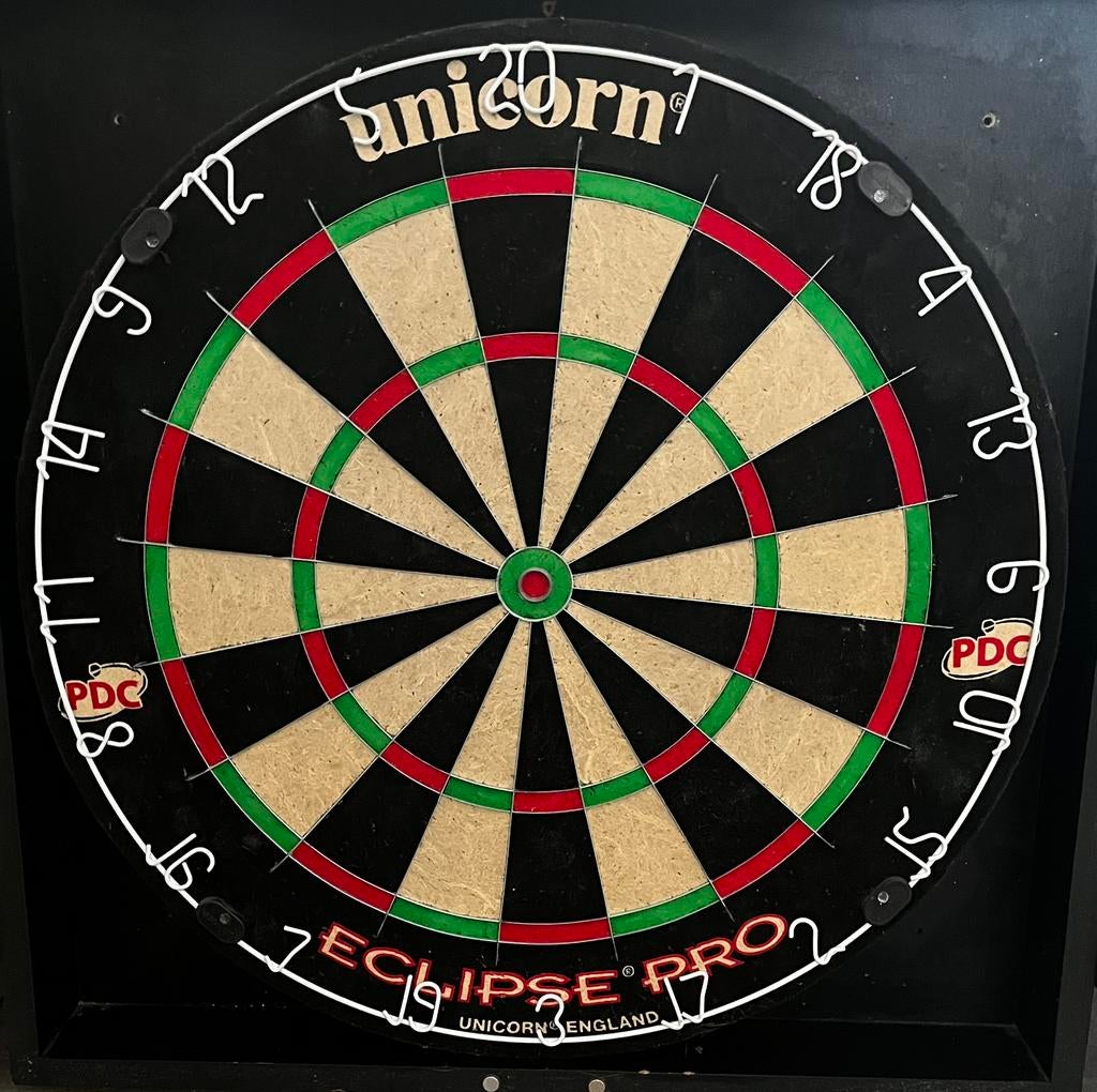 Dartbord met kast, Ophalen, Zo goed als nieuw, Dartbord