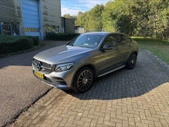 MERCEDES GLC 250 4 MATIC COUPE AMG UITVOERING, Auto's, 4 cilinders, Vierwielaandrijving, 211 pk, Zilver of Grijs