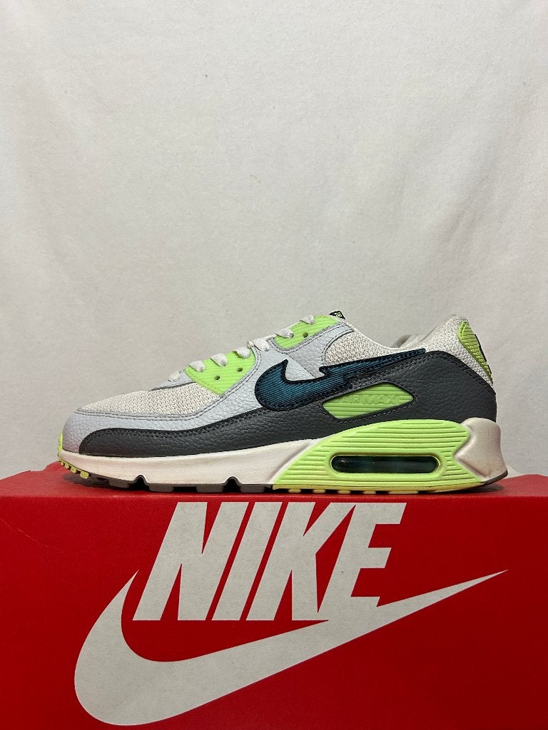 ALS NIEUW! Maat 45 - Nike Air Max 90 Split Swoosh Aquamarine, Kleding | Heren, Schoenen, Overige kleuren, Verzenden, Nike, Nike